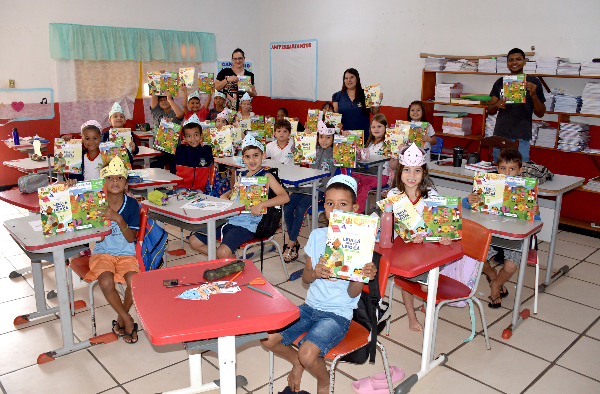 Alunos da rede municipal de Gaúcha do Norte recebem livros do Programa Alfabetiza MT