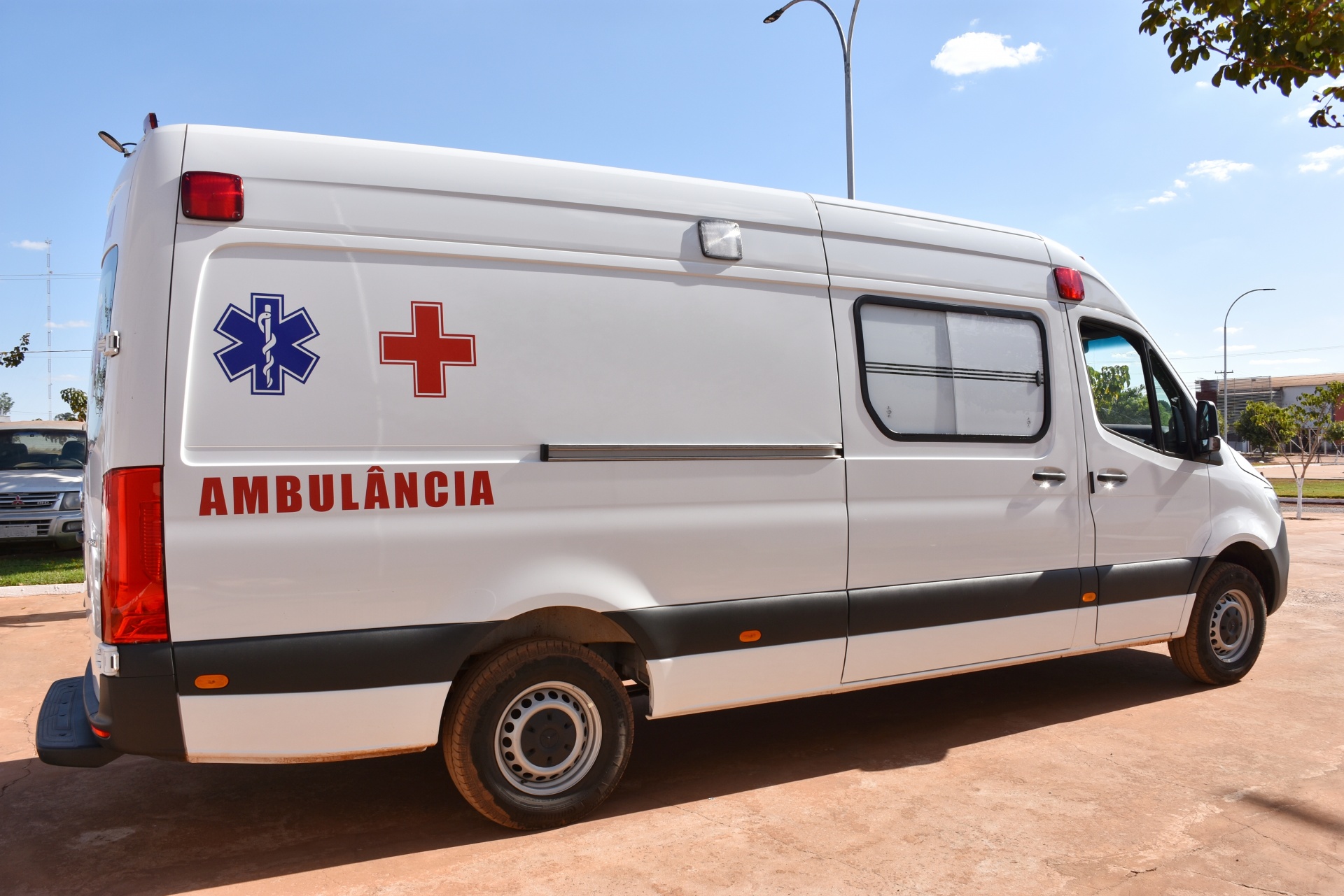 Prefeitura de Gaúcha do Norte recebe ambulância 0 Km 