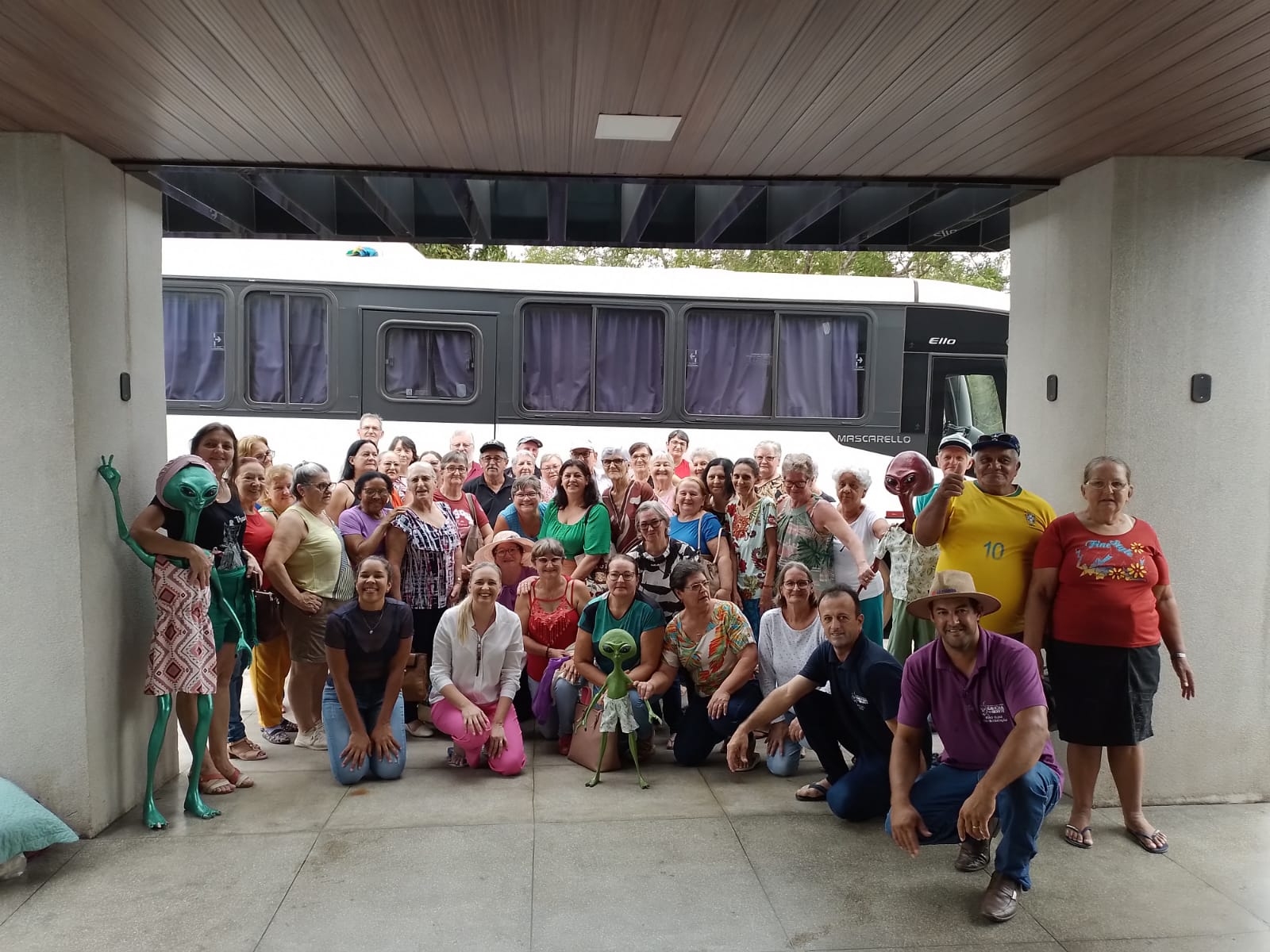 Administração de Gaúcha do Norte promove viagem em comemoração ao Dia do Idoso