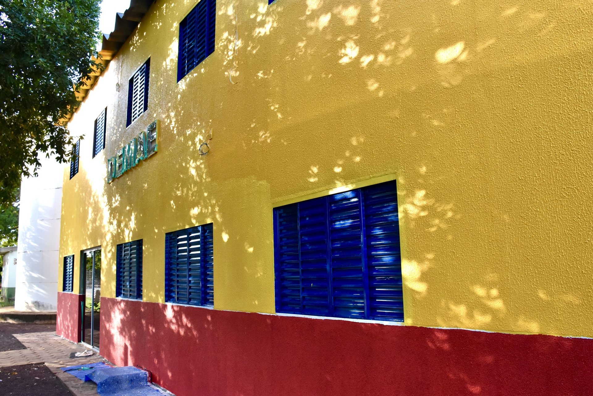 Prefeitura de Gaúcha do Norte realiza reforma e pintura da sede do DEMAE 
